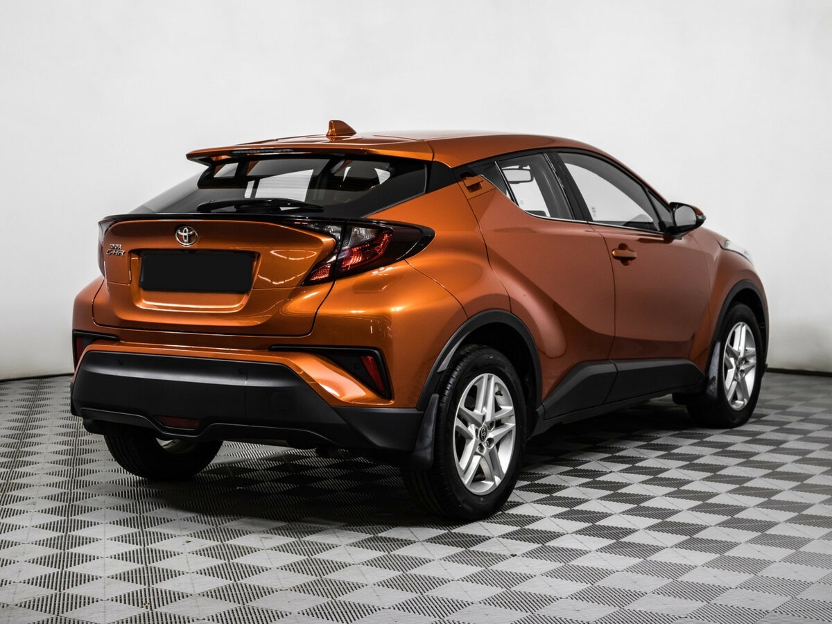 Купить Toyota C-HR с пробегом. Фото: #4