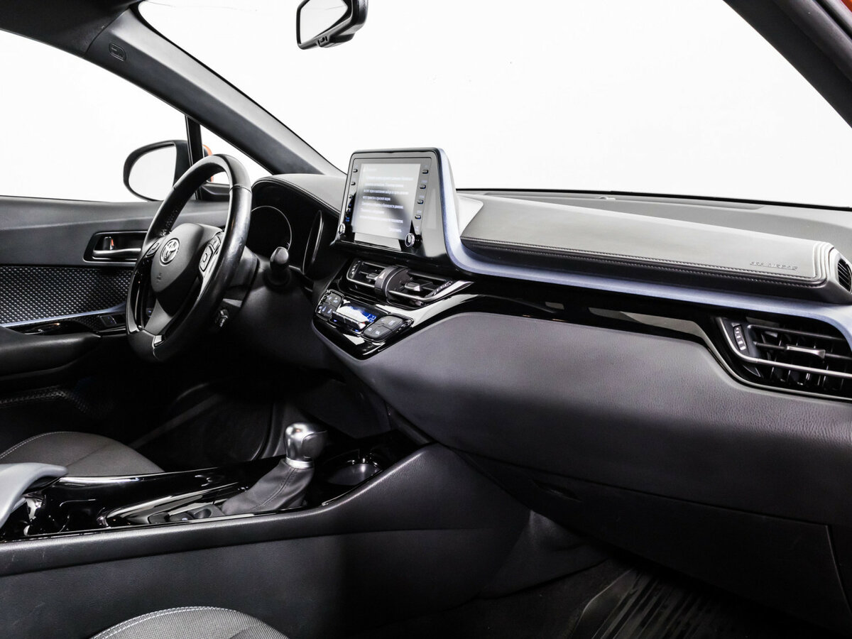 Купить Toyota C-HR с пробегом. Фото: #7
