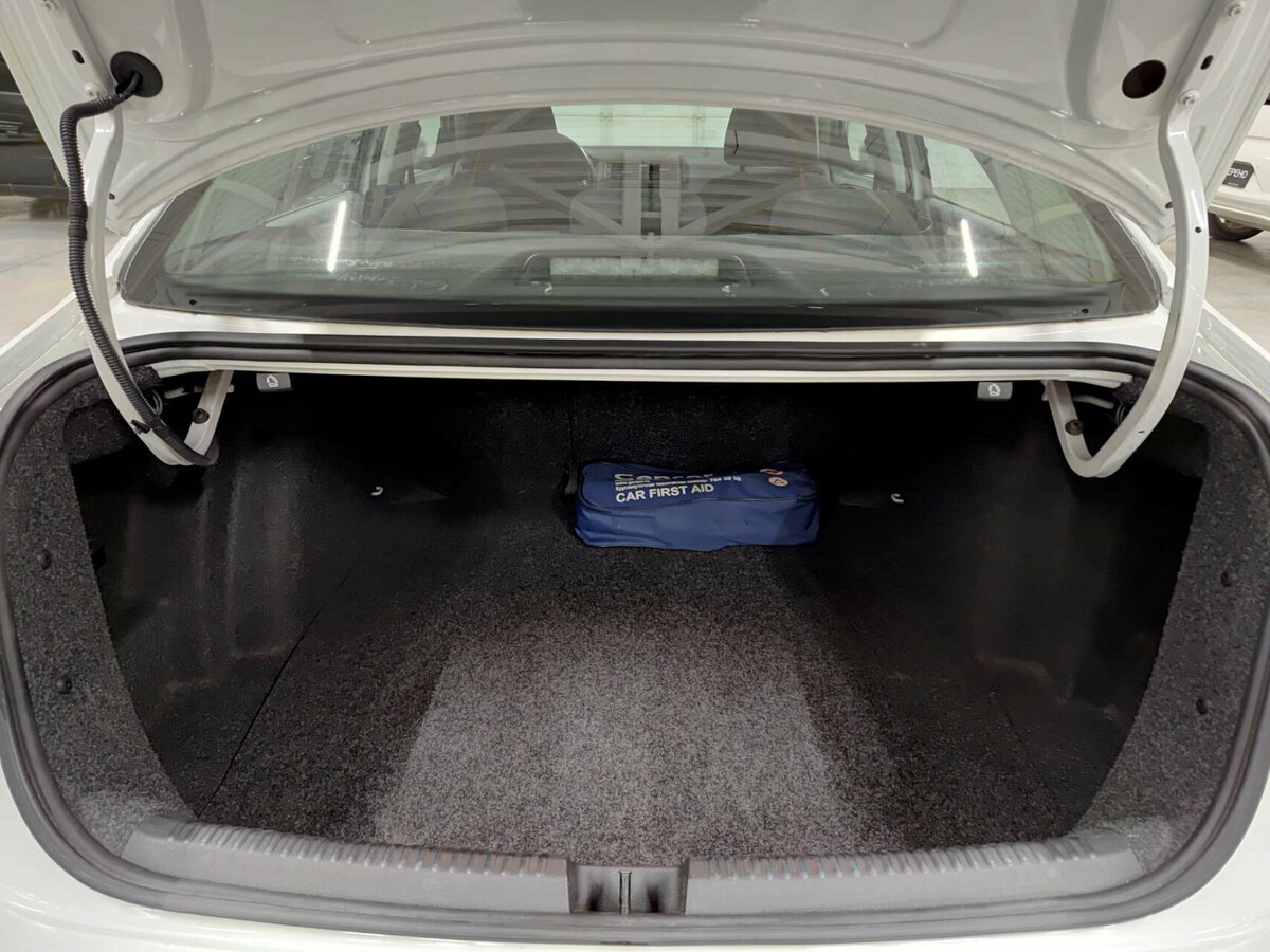 Купить Volkswagen Jetta с пробегом. Фото: #9