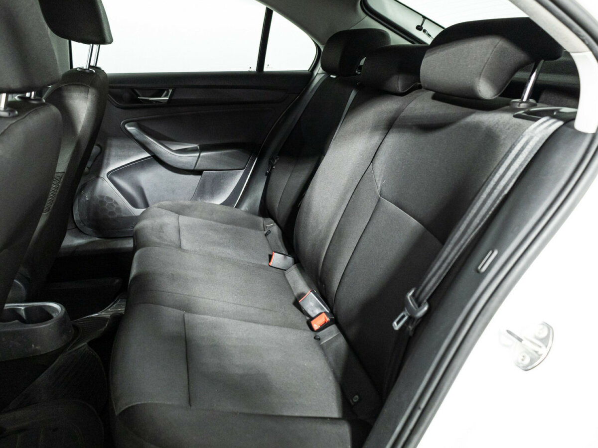 Купить Skoda Rapid с пробегом. Фото: #9