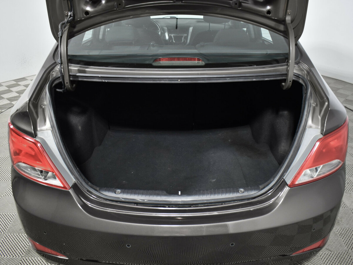 Купить Hyundai Solaris с пробегом. Фото: #18