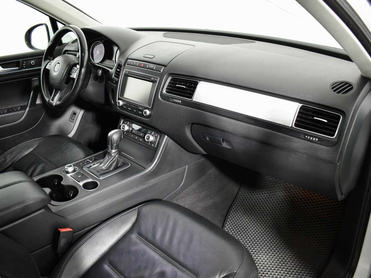 Купить Volkswagen Touareg с пробегом. Фото: #11