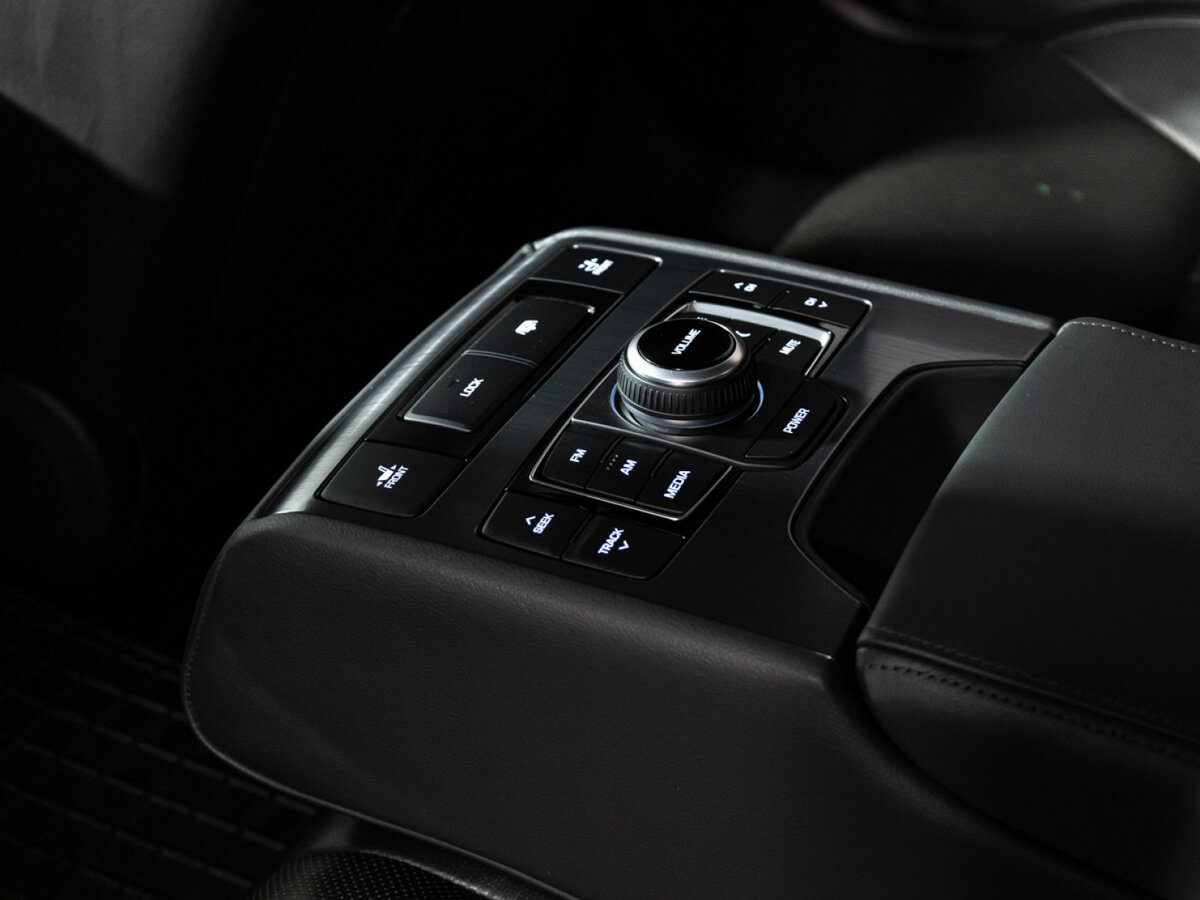 Купить Hyundai Genesis с пробегом. Фото: #17