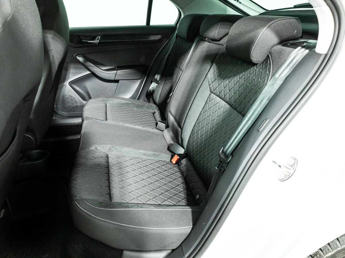 Купить Skoda Rapid с пробегом. Фото: #9