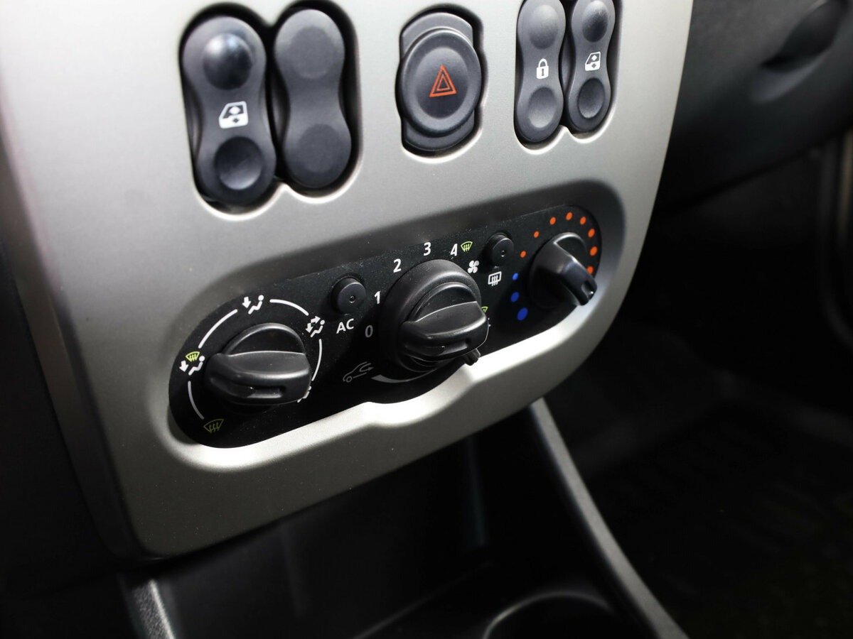 Купить Renault Logan с пробегом. Фото: #11