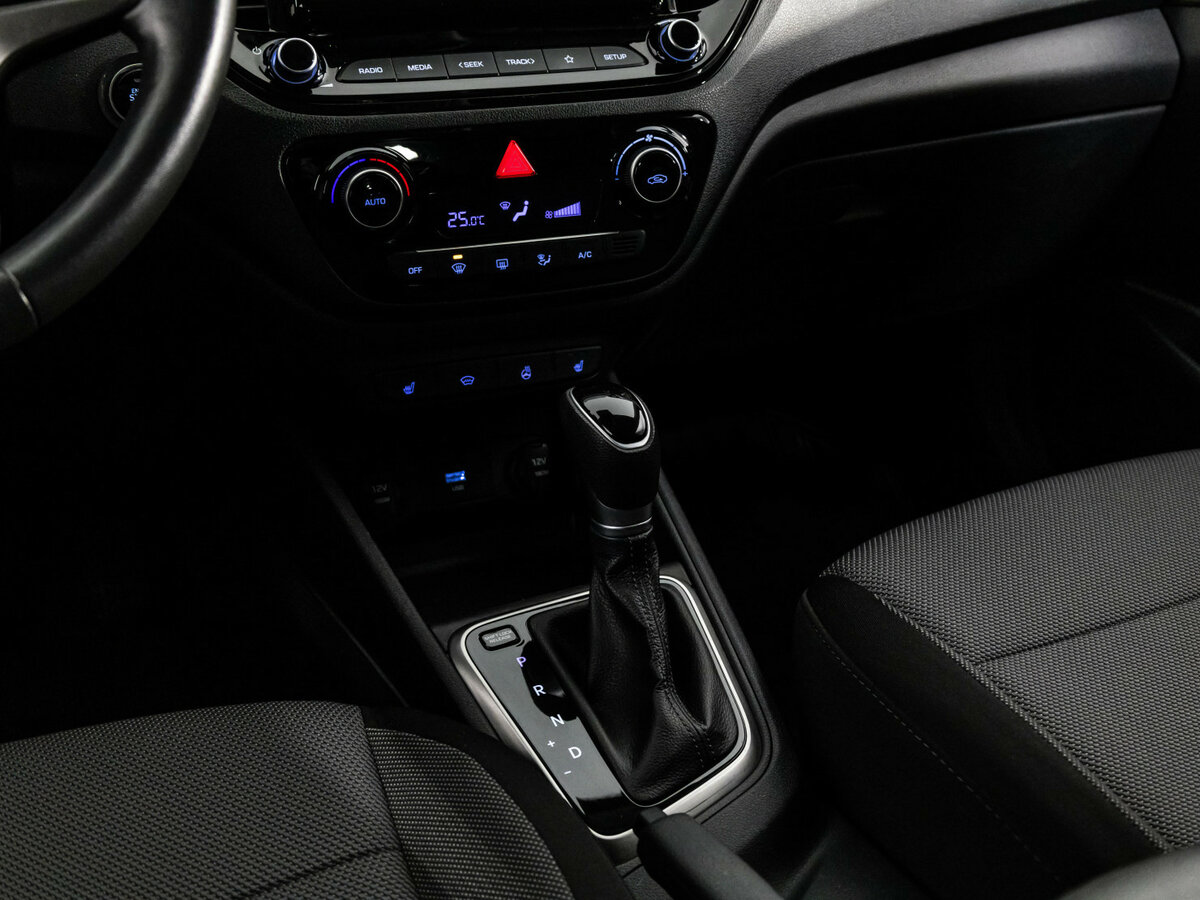 Купить Hyundai Solaris с пробегом. Фото: #9