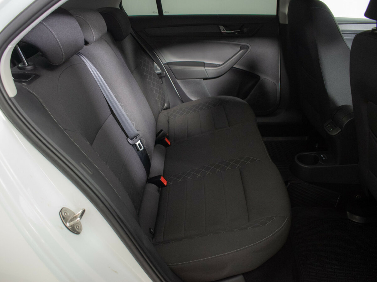 Купить Skoda Rapid с пробегом. Фото: #7