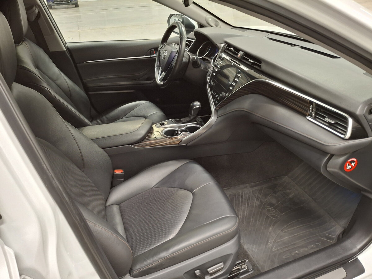 Купить Toyota Camry с пробегом. Фото: #10