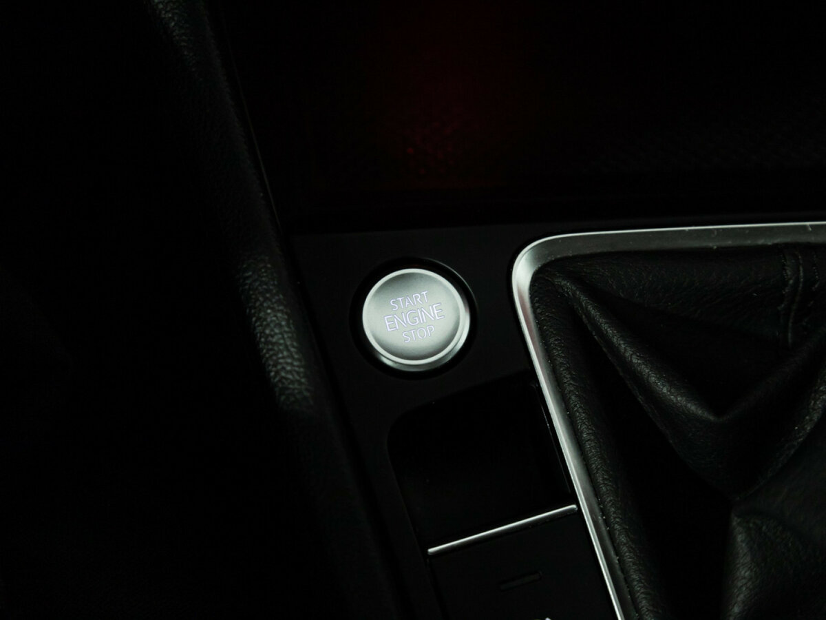 Купить Volkswagen Jetta с пробегом. Фото: #16