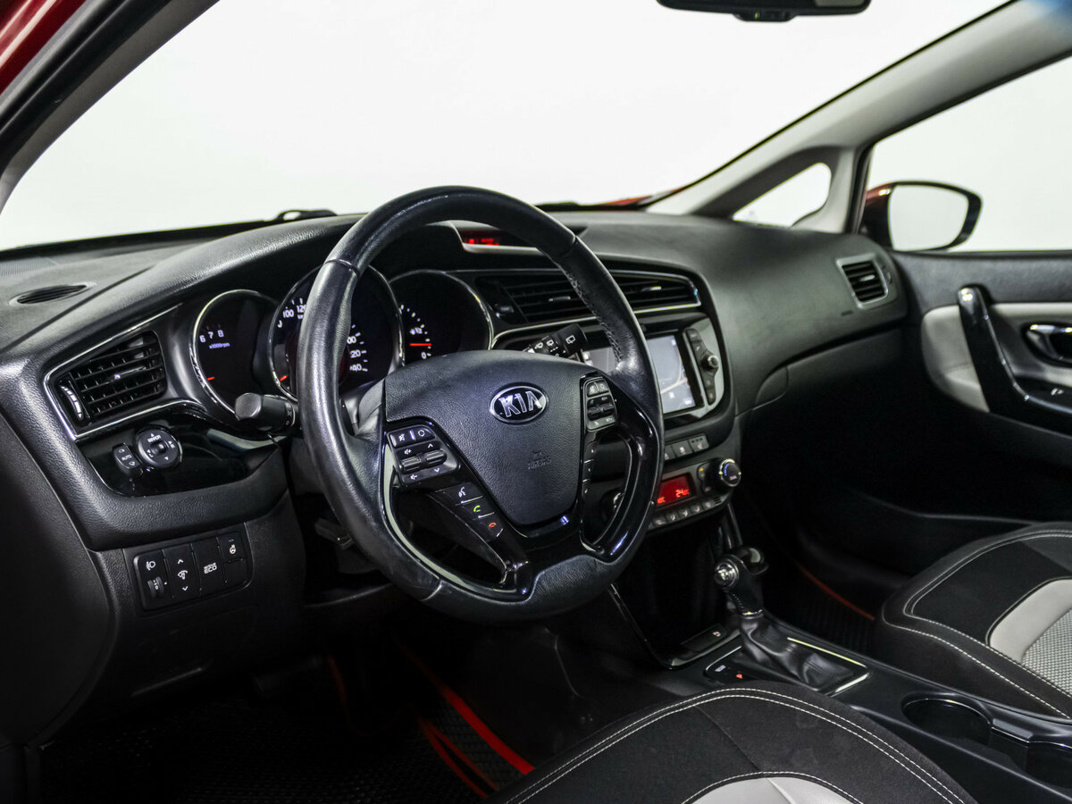 Купить Kia Ceed с пробегом. Фото: #9