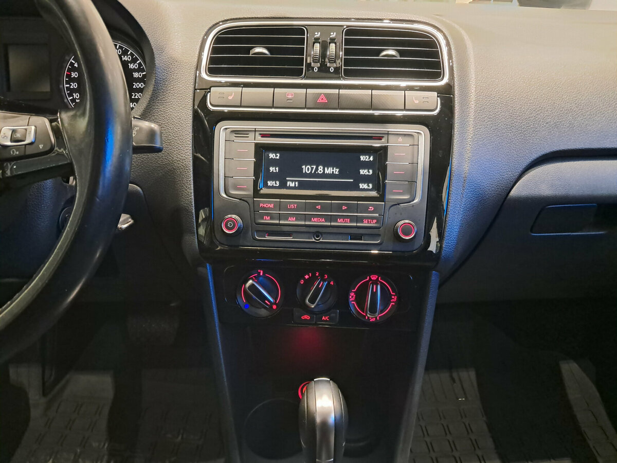 Купить Volkswagen Polo с пробегом. Фото: #14