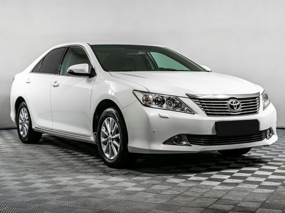 Купить Toyota Camry с пробегом. Фото: #2